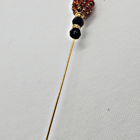 Authentic Carolina Herrera pin watch - Picture 2 of 6